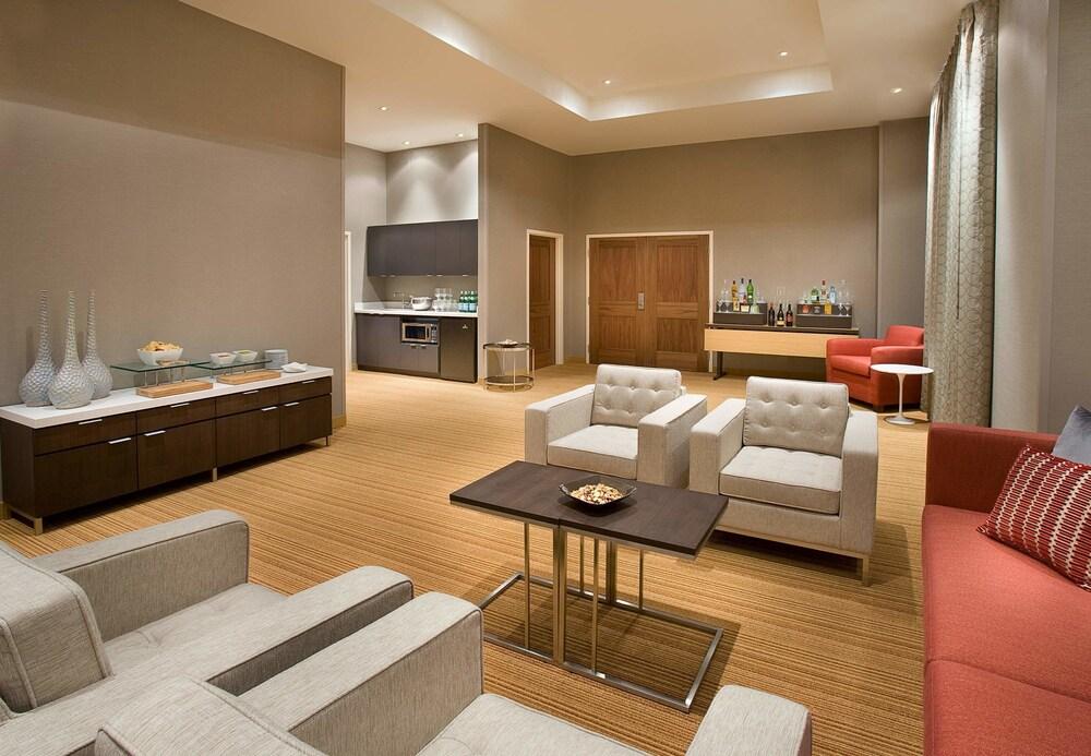 Courtyard By Marriott Calgary Airport Hotel Kültér fotó