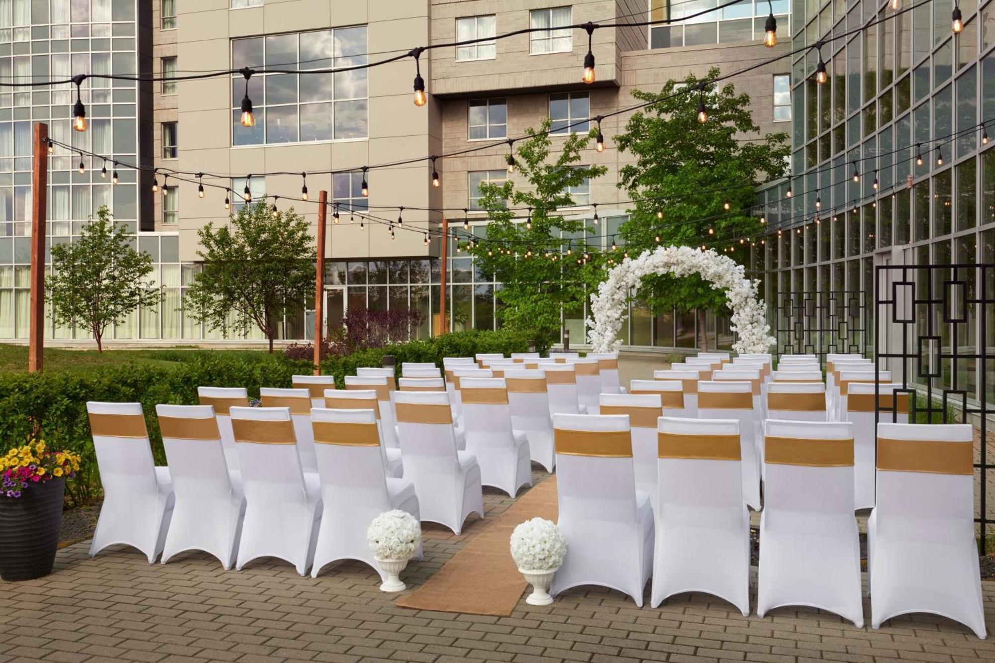 Courtyard By Marriott Calgary Airport Hotel Kültér fotó