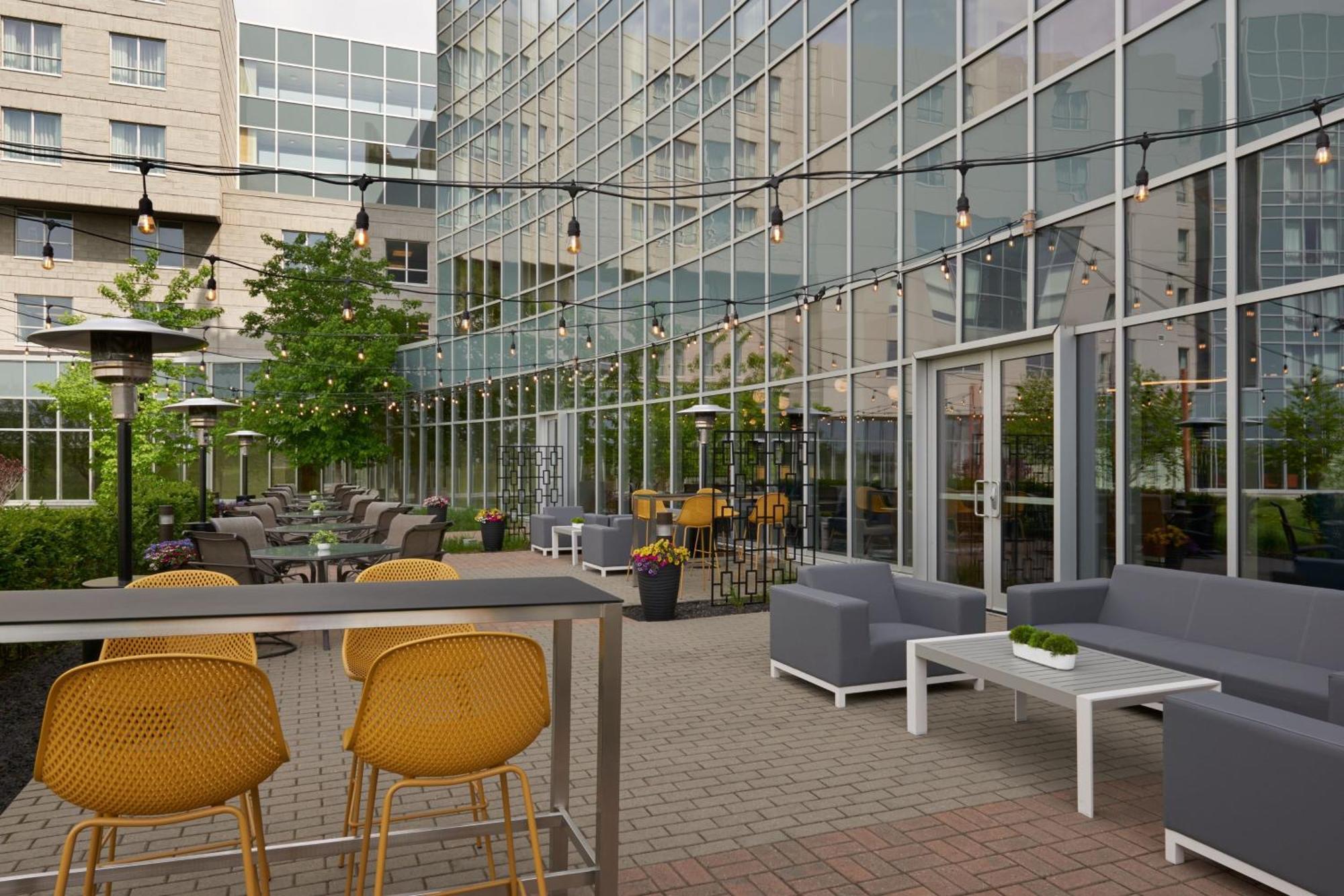 Courtyard By Marriott Calgary Airport Hotel Kültér fotó